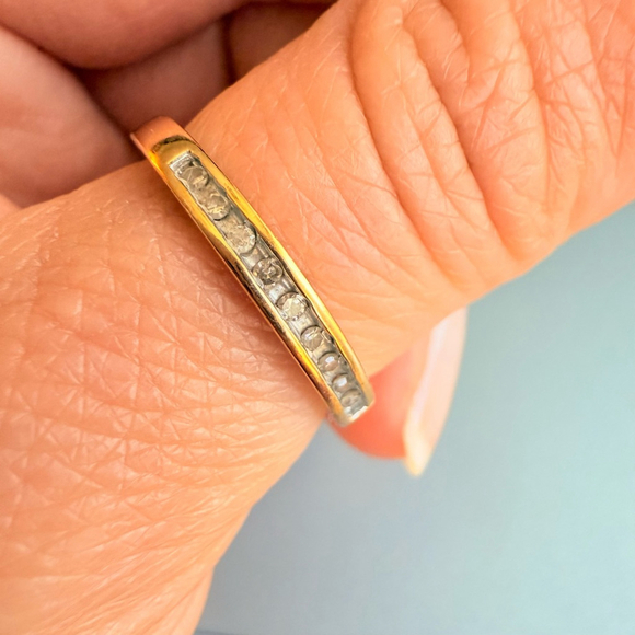 10K Solid Yellow Gold Diamond Round Channel Set Stackable Band Ring SIZE 7 - Picture 3 of 9